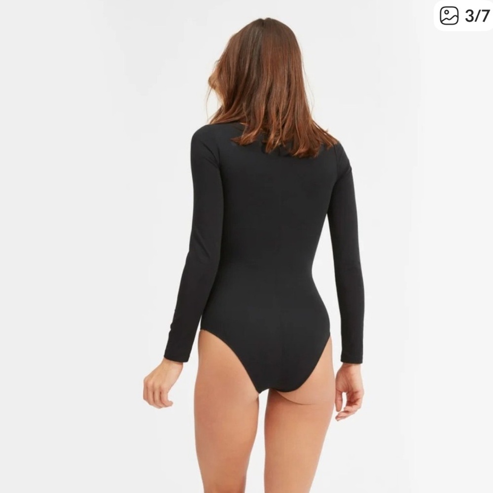 Everlane | Supima Cotton Long Sleeve V-Neck Bodysuit in Black - Picture 3 of 7
